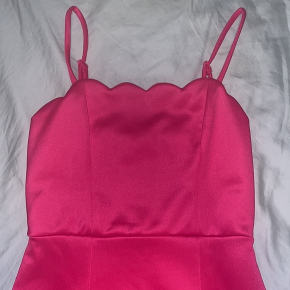 Pink scalloped mini dress - Picture 3 of 5